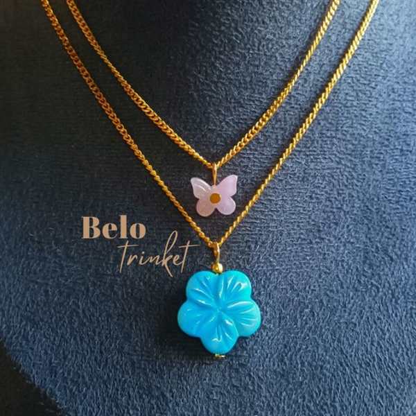 Dainty mother of pearl flower pendant necklace